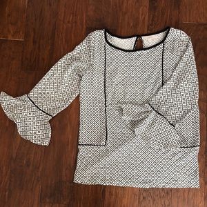 Loft Black/White Print Flutter Sleeve Top - Sz S